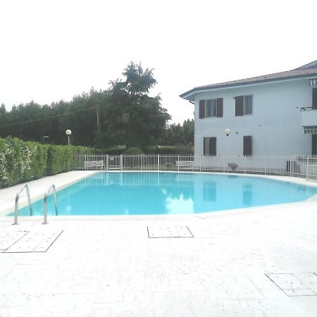 Appartamento A Peschiera Del Garda Con Piscina מראה חיצוני תמונה