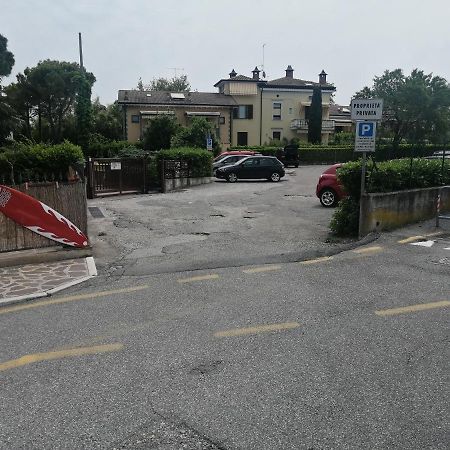 Appartamento A Peschiera Del Garda Con Piscina מראה חיצוני תמונה