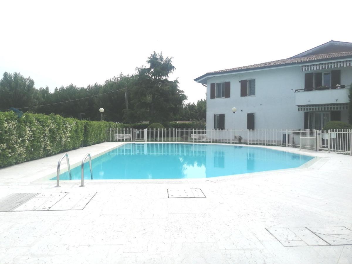 Appartamento A Peschiera Del Garda Con Piscina מראה חיצוני תמונה